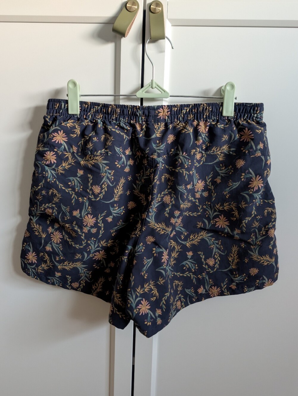 Patagonia Women's Baggies Navy Floral Elastic Waist Shorts - Picture 3 of 4